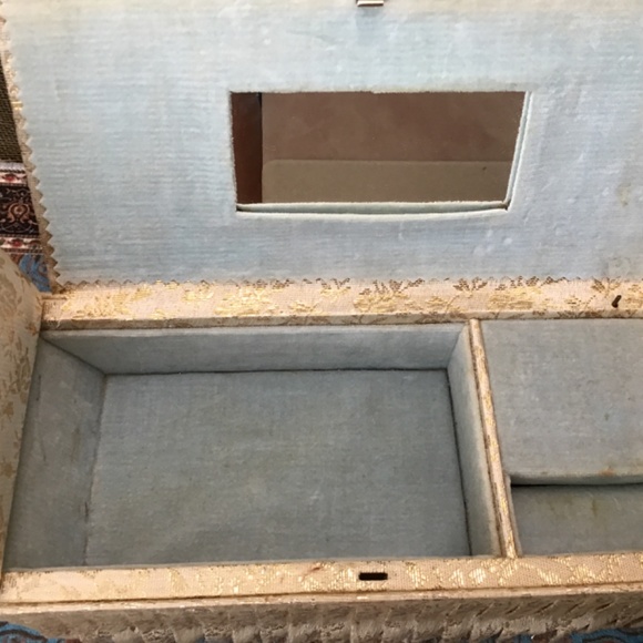 Vintage Small Jewelry Music Box - Picture 12 of 16